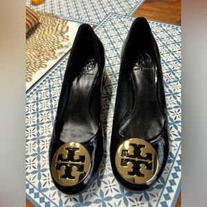 Tory Burch Shoes - Black & Gold in excellent condition